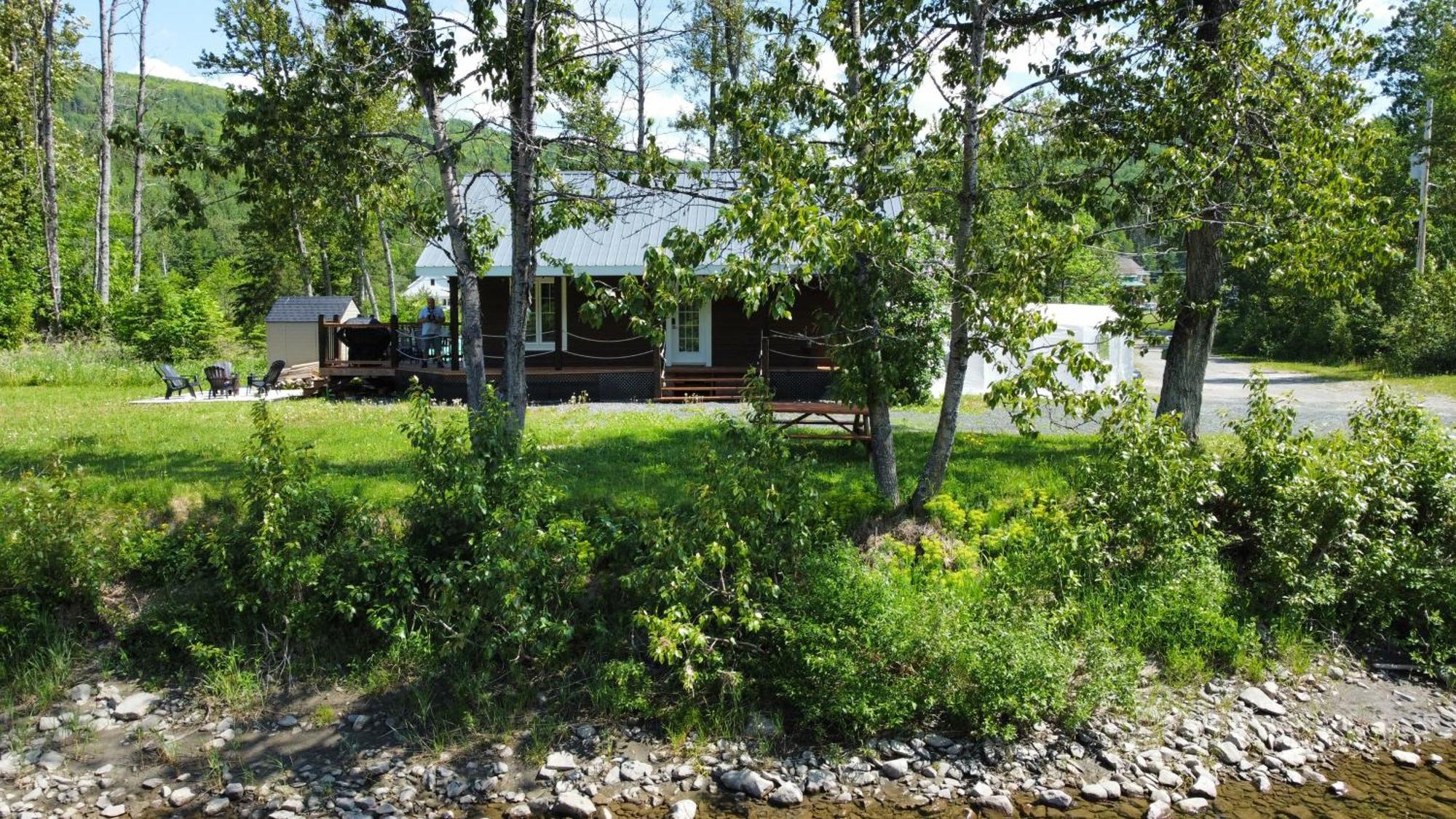 Chalet Romanov Villa Saint-Rene-de-Matane Exterior photo