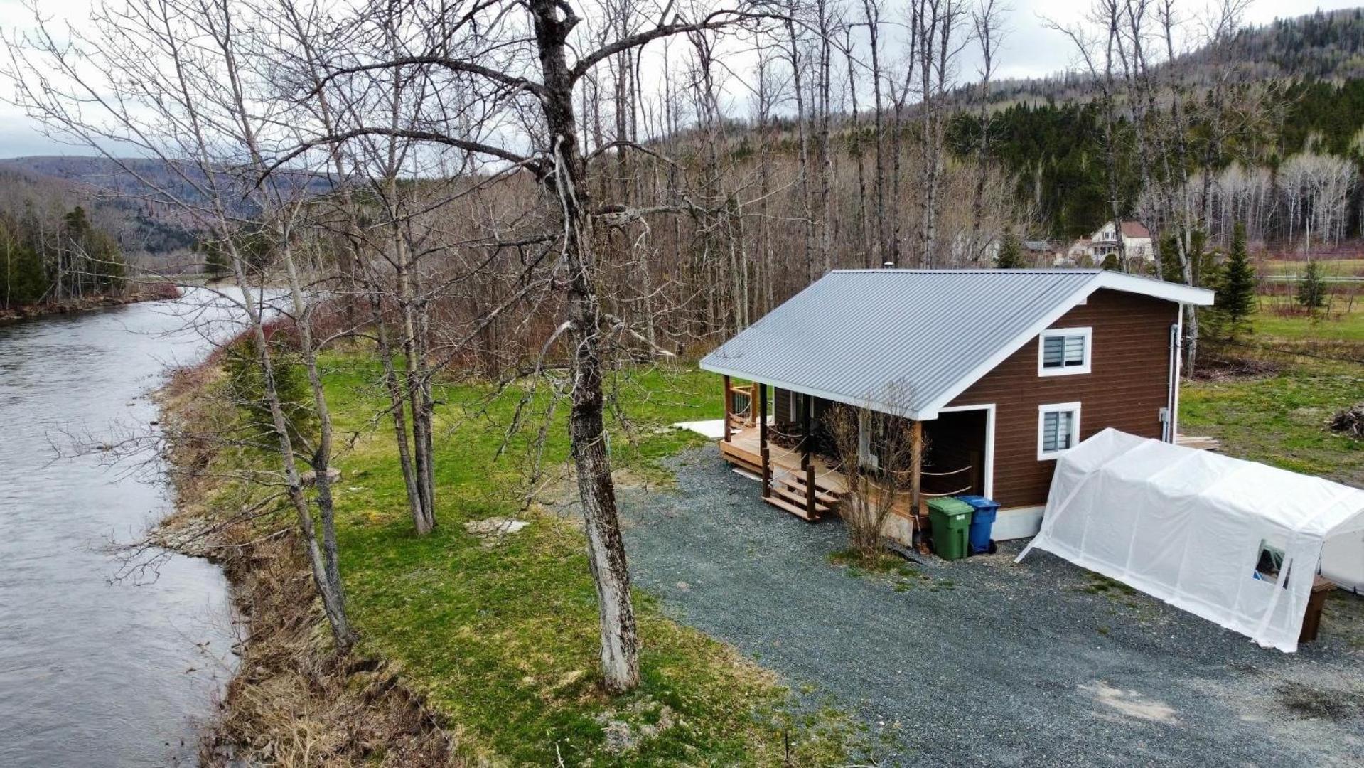 Chalet Romanov Villa Saint-Rene-de-Matane Exterior photo