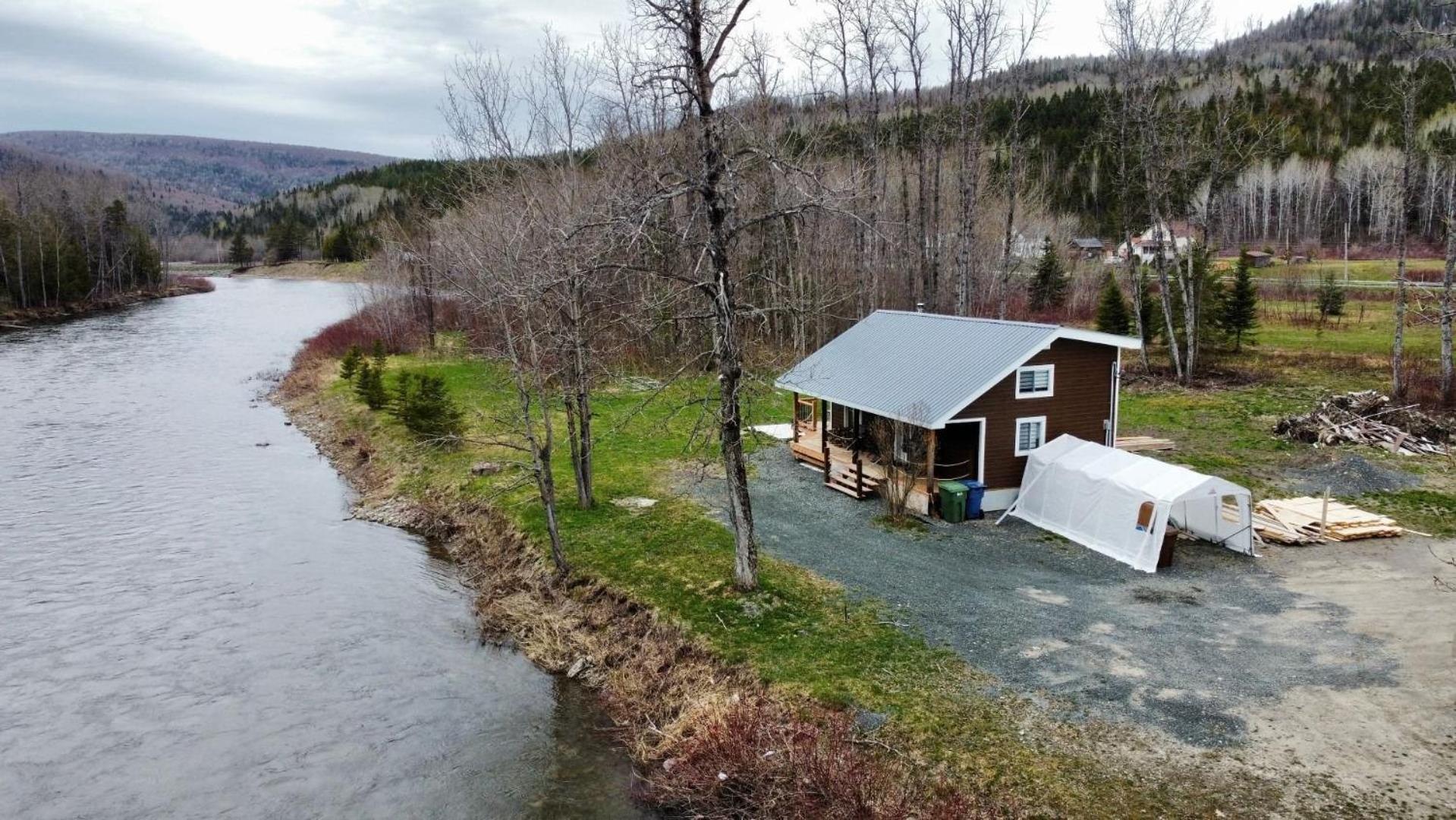 Chalet Romanov Villa Saint-Rene-de-Matane Exterior photo